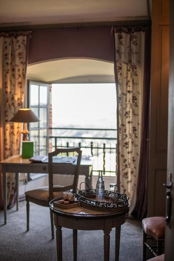 Château de Mercuès Esterno foto