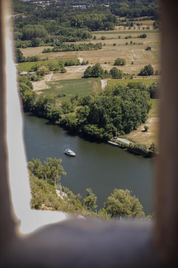 Château de Mercuès Esterno foto