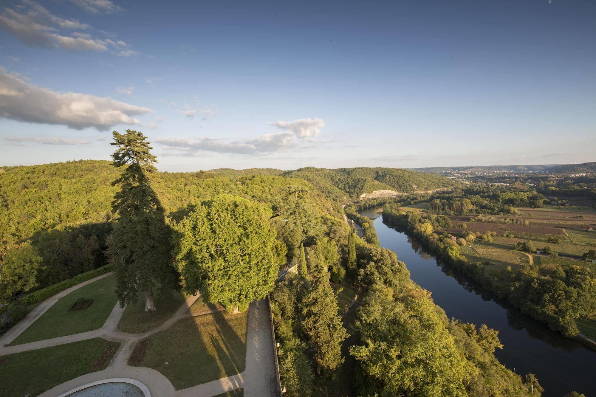 Château de Mercuès Esterno foto